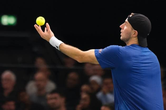 October 30, 2024, Paris, France: JAN LENNARD STRUFF (GER) returns the ball to ARTHUR FILS (FRA) during the day three of Rolex Paris Masters 1000 tournament at Paris Accor Arena Stadium in Paris France..Fils won 6:3 6:4 Paris France - ZUMAp119 20241030_zaf_p119_058 Copyright: xPierrexSteveninx