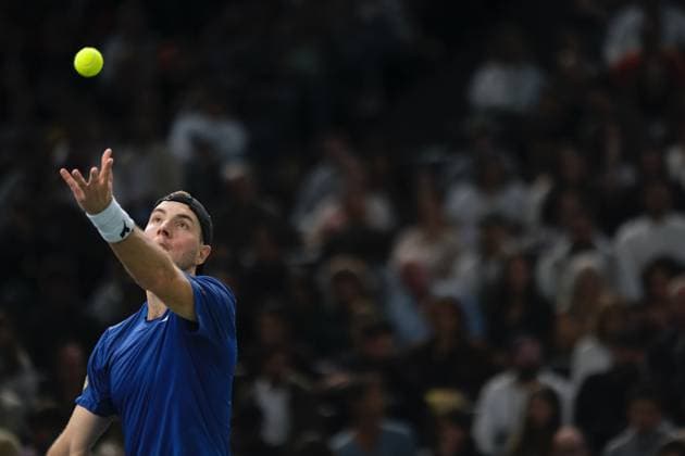 October 30, 2024, Paris, France: JAN LENNARD STRUFF (GER) returns the ball to ARTHUR FILS (FRA) during the day three of Rolex Paris Masters 1000 tournament at Paris Accor Arena Stadium in Paris France..Fils won 6:3 6:4 Paris France - ZUMAp119 20241030_zaf_p119_049 Copyright: xPierrexSteveninx