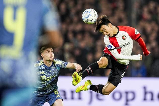Sport Themen der Woche KW44 Bilder des Jahres 2024, Sport 10 Oktober Sport Bilder des Tages Eredivisie: Feyenoord v Ajax Rotterdam - Kenneth Taylor of Ajax, In-beom Hwang of Feyenoord during the fourth round of the Eredivisie season 2024 2025. The match is set between Feyenoord and Ajax at Stadion Feijenoord De Kuip on 30 October 2024 in Rotterdam, The Netherlands. Copyright: xTomxBodex