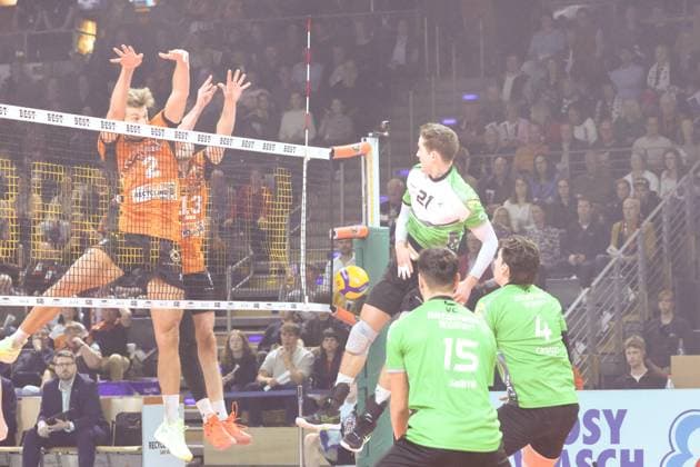 Matthew Knigge BR Volleys, 02 , Ruben Schott BR Volleys, 13 at the net, BRVolleys vs VC Bitterfeld Wolfen , Bundesliga Main Round 7 Matchday, 2024 Berlin Berlin Land Copyright: xFootxBowl ThomasxSobotzkix