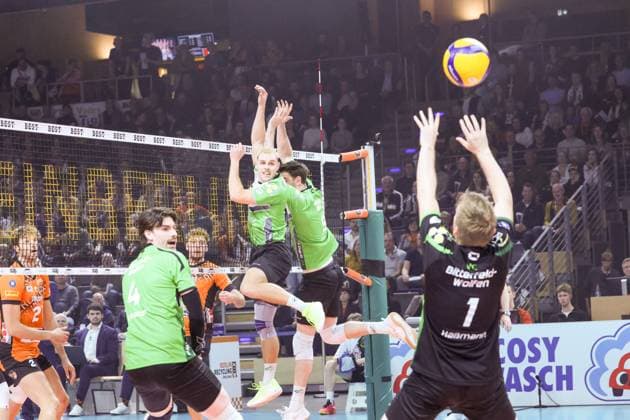 Michael Haßmann VC Bitterfeld Wolfen, 01 with the ball handling, BRVolleys vs VC Bitterfeld Wolfen , Bundesliga Main Round 7 Matchday, 2024 Berlin Berlin Land Copyright: xFootxBowl ThomasxSobotzkix