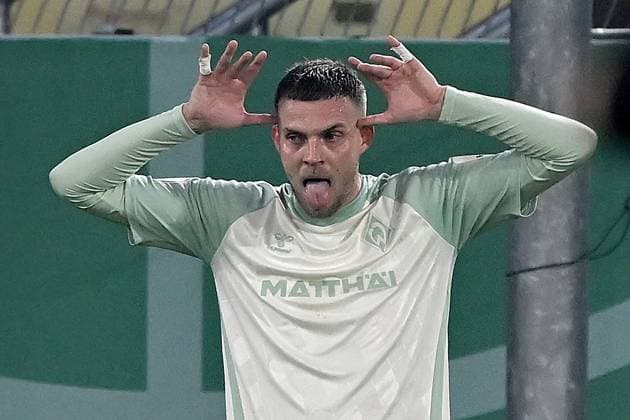 Sport Themen der Woche KW44 Sport Bilder des Tages Paderborn, Home Deluxe Arena, 30.10.24, GER, Herren, DFB-Pokal, 2.Runde, Saison 2024-2025, SC Paderborn 07 - SV Werder Bremen Bild: Marvin DUCKSCH (Bremen) jubelt nach seinem Tor zum 0:1 Only for editorial use! DFL regulations prohibit any use of photographs as image sequences and or quasi-video. Nordrhein-Westfalen Deutschland *** Paderborn, Home Deluxe Arena, 30 10 24, GER, Herren, DFB Pokal, 2 Runde, Saison 2024 2025, SC Paderborn 07 SV Werder Bremen Bild Marvin DUCKSCH Bremen jubiliert nach seinem Tor zum 0 1 Only for editorial use DFL regulations prohibit any use of photographs as image sequences and or quasi video Nordrhein Westfalen Germany