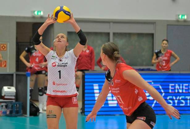 30 10 2024, Dresdens Patricia Nestler at the reception, Dresdens Lorena Lorber Fijok watches, Volleyball, 1 Bundesliga, Dresdner SC VfB Suhl, free of charge for SZ and products of saechsische de, c Dresden