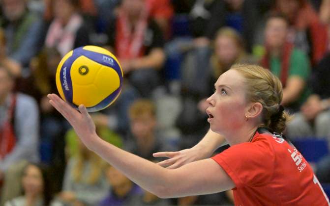 30 10 2024, Dresdens Emma Clothier serving, Volleyball, 1 Bundesliga, Dresdner SC VfB Suhl, free of charge for SZ and products of saechsische de, c Dresden