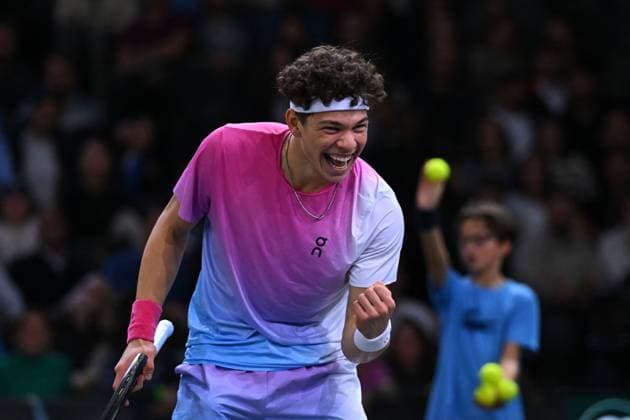 Rolex Paris Masters - 2nd Round Ben Shelton (USA) during his second round at the 2024 Rolex Paris Masters at the Accor Arena in Paris, France, on October 30, 2024. Photo by Corinne Dubreuil ABACAPRESS.COM Paris France  Copyright: xDubreuilxCorinne ABACAx