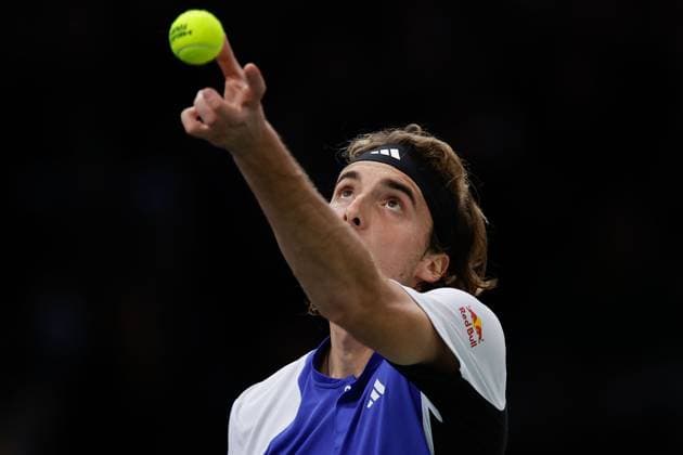 ROLEX PARIS MASTERS TENNIS 2024 Paris, 31 10 2024 Tennis Rolex Paris Masters 2024, Stefanos Tsitsipas Francisco Cerundolo z v l , Stefanos Tsitsipas makes a serve Copyright: AntonioxBorga