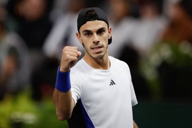 ROLEX PARIS MASTERS TENNIS 2024 Paris, 31 10 2024 Tennis Rolex Paris Masters 2024, Stefanos Tsitsipas Francisco Cerundolo z v l , Francisco Cerundolo cheers Copyright: AntonioxBorga