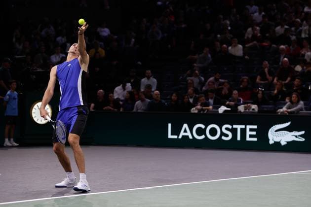 ROLEX PARIS MASTERS TENNIS 2024 Paris, 31 10 2024 Tennis Rolex Paris Masters 2024, Alexander Zverev GER TArthur Fils FRA v l , Alexander Zverev GER makes a serve Copyright: AntonioxBorga