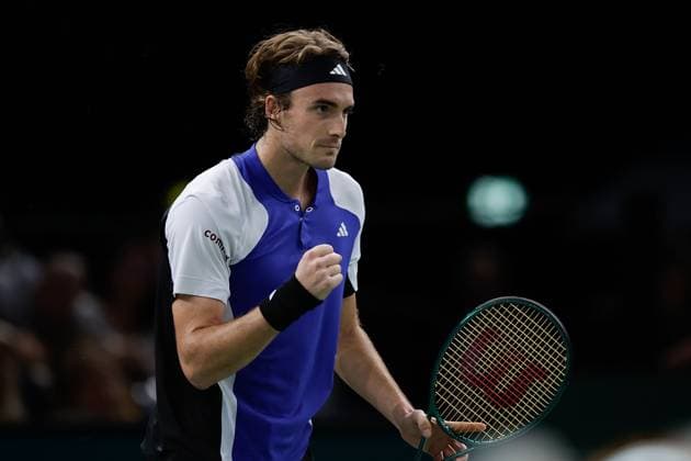 ROLEX PARIS MASTERS TENNIS 2024 Paris, 31 10 2024 Tennis Rolex Paris Masters 2024, Stefanos Tsitsipas Francisco Cerundolo z v l , Stefanos Tsitsipas cheers Copyright: AntonioxBorga