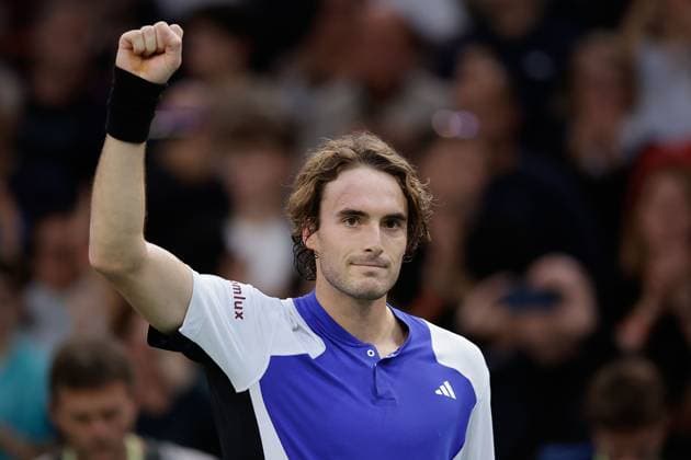 ROLEX PARIS MASTERS TENNIS 2024 Paris, 31 10 2024 Tennis Rolex Paris Masters 2024, Stefanos Tsitsipas Francisco Cerundolo z v l , Stefanos Tsitsipas cheers Copyright: AntonioxBorga