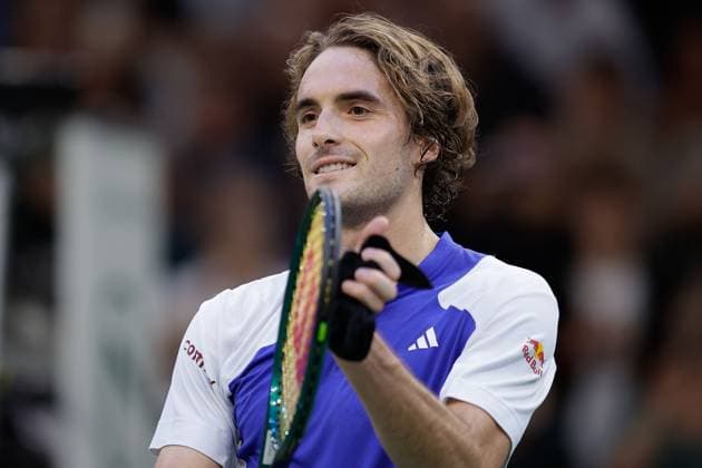 ROLEX PARIS MASTERS TENNIS 2024 Paris, 31 10 2024 Tennis Rolex Paris Masters 2024, Stefanos Tsitsipas Francisco Cerundolo z v l , Stefanos Tsitsipas cheers, thanks the fans Copyright: AntonioxBorga