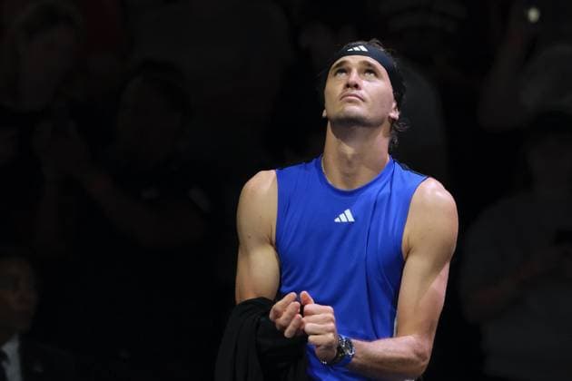 October 31, 2024, Paris, France: ALEXANDER ZVEREV (GER) returns the ball to ARTHUR FILS (FRA) during the round of sixteen of Rolex Paris Masters 1000 tournament at Paris Accor Arena Stadium in Paris France Paris France - ZUMAp119 20241031_zaf_p119_023 Copyright: xPierrexSteveninx