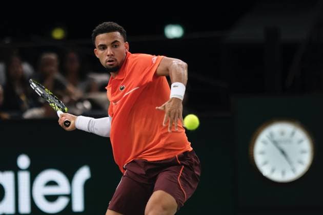 October 31, 2024, Paris, France: ARTHUR FILS (FRA) returns the ball to ALEXANDER ZVEREV (GER) during the round of sixteen of Rolex Paris Masters 1000 tournament at Paris Accor Arena Stadium in Paris France Paris France - ZUMAp119 20241031_zaf_p119_032 Copyright: xPierrexSteveninx