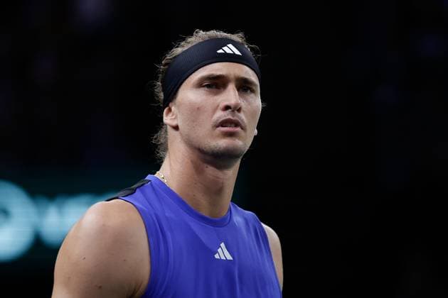 ROLEX PARIS MASTERS TENNIS 2024 Paris, 31 10 2024 Tennis Rolex Paris Masters 2024, Alexander Zverev GER TArthur Fils FRA v l , Alexander Zverev GER disappointed, disappointed looking, dissapointed, sad, frustrated, frustrated, frustrated Copyright: AntonioxBorga