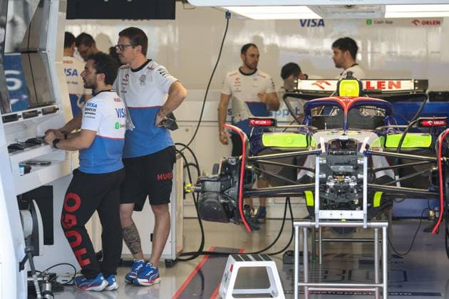Visa Cash App RB F1 Team VCARB 01, mechanical detail mechanic, mecanicien, mechanics during the Formula 1 Grande Premio de Sao Paulo 2024, 21th round of the 2024 Formula One World Championship, WM, Weltmeisterschaft from November 1 to 3, 2024 on the Interlagos Circuit, in Sao Paulo, Brazil - F1 - SAO PAULO GRAND PRIX 2024 DPPI Panoramic  241031_R21_BRASILE_DP_XB3_0990