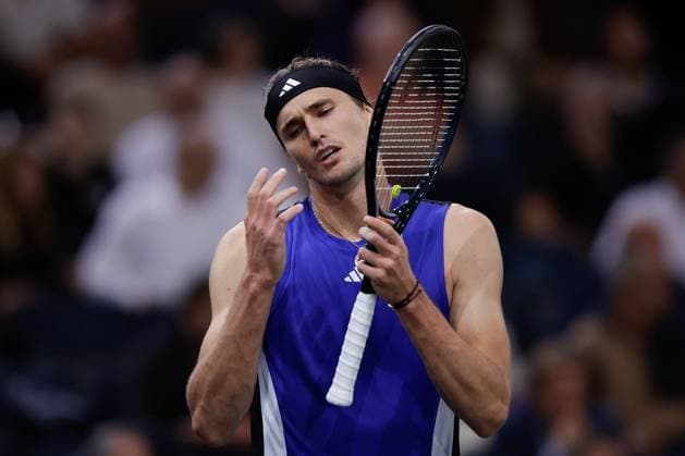 ROLEX PARIS MASTERS TENNIS 2024 Paris, 31 10 2024 Tennis Rolex Paris Masters 2024, Alexander Zverev GER Arthur Fils FRA v l , Alexander Zverev GER disappointed, disappointed looking, dissapointed, sad, frustrated, frustrated, frustrated Copyright: AntonioxBorga