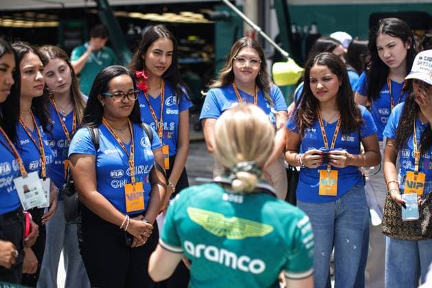 FIA Girls on track during the Formula 1 Grande Premio de Sao Paulo 2024, 21th round of the 2024 Formula One World Championship, WM, Weltmeisterschaft from November 1 to 3, 2024 on the Interlagos Circuit, in Sao Paulo, Brazil - F1 - SAO PAULO GRAND PRIX 2024 DPPI Panoramic  241031_R21_BRASILE_DP_XB5_9402