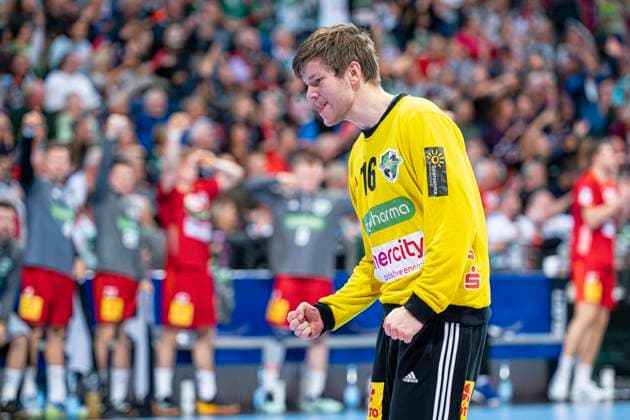 Simon Gade TSV Hannover Burgdorf, No. 16 v l , TSV Hannover Burgdorf red against TVB Stuttgart blue on matchday 9 of the 2024 2025 season in the DAIKIN Handball Bundesliga 31 10 2024, ZAG Arena Hannover, GER , Copyright: xJanxGuentherx xTSVxHannover-Burgdorfx