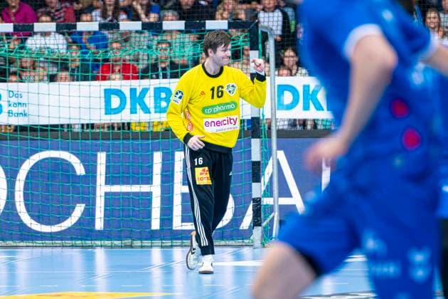 Simon Gade TSV Hannover Burgdorf, No. 16 v l , TSV Hannover Burgdorf red against TVB Stuttgart blue on matchday 9 of the 2024 2025 season in the DAIKIN Handball Bundesliga 31 10 2024, ZAG Arena Hannover, GER , Copyright: xJanxGuentherx xTSVxHannover-Burgdorfx