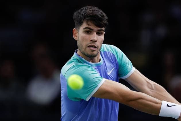 ROLEX PARIS MASTERS TENNIS 2024 Paris, 31 10 2024 Tennis Rolex Paris Masters 2024, Ugo Humbert FRA Carlos Alcaraz SPA v l , Carlos Alcaraz SPA plays a backhand Copyright: AntonioxBorga