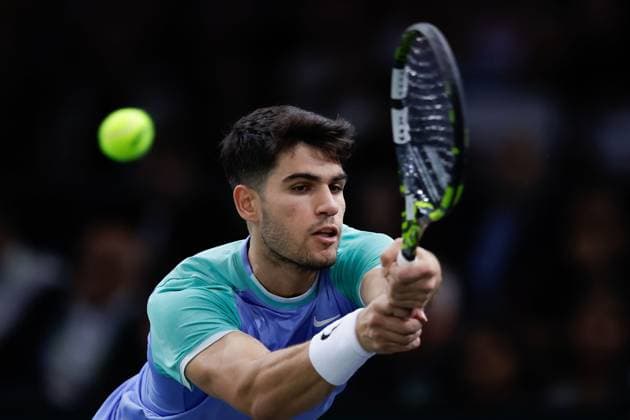 ROLEX PARIS MASTERS TENNIS 2024 Paris, 31 10 2024 Tennis Rolex Paris Masters 2024, Ugo Humbert FRA Carlos Alcaraz SPA v l , Carlos Alcaraz SPA plays a backhand Copyright: AntonioxBorga