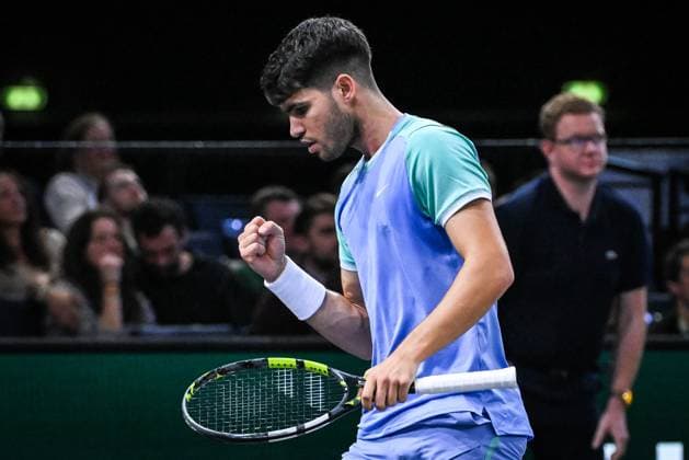 October 31, 2024, Paris, France, France: Carlos ALCARAZ of Spain celebrates his point during the fourth day of the Rolex Paris Masters 1000 tennis tournament at Accor Arena on October 31, 2024 in Paris, France. Paris France - ZUMAm308 20241031_zsp_m308_057 Copyright: xMatthieuxMirvillex