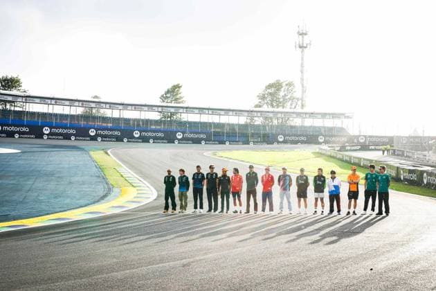 All drivers paying tribute to Ayrton Senna, with Sebastian Vettel, during the Formula 1 Grande Premio de Sao Paulo 2024, 21th round of the 2024 Formula One World Championship, WM, Weltmeisterschaft from November 1 to 3, 2024 on the Interlagos Circuit, in Sao Paulo, Brazil - F1 - SAO PAULO GRAND PRIX 2024 DPPI Panoramic  241031_R21_BRASILE_DP_FG005069
