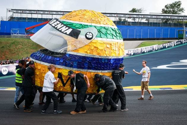 All drivers paying tribute to Ayrton Senna, with Sebastian Vettel, during the Formula 1 Grande Premio de Sao Paulo 2024, 21th round of the 2024 Formula One World Championship, WM, Weltmeisterschaft from November 1 to 3, 2024 on the Interlagos Circuit, in Sao Paulo, Brazil - F1 - SAO PAULO GRAND PRIX 2024 DPPI Panoramic  241031_R21_BRASILE_DP_FG005080