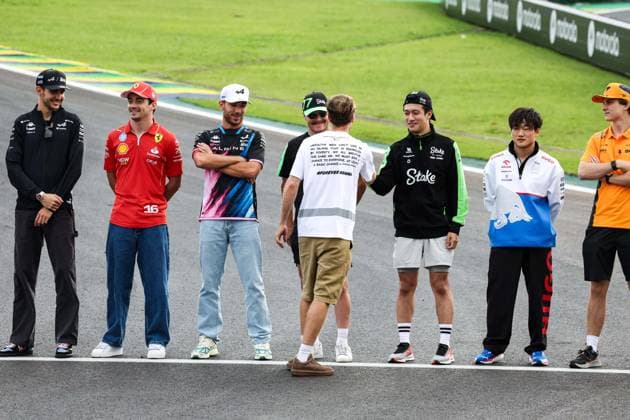 All drivers paying tribute to Ayrton Senna, with Sebastian Vettel, during the Formula 1 Grande Premio de Sao Paulo 2024, 21th round of the 2024 Formula One World Championship, WM, Weltmeisterschaft from November 1 to 3, 2024 on the Interlagos Circuit, in Sao Paulo, Brazil - F1 - SAO PAULO GRAND PRIX 2024 DPPI Panoramic  241031_R21_BRASILE_DP_FGDN4167