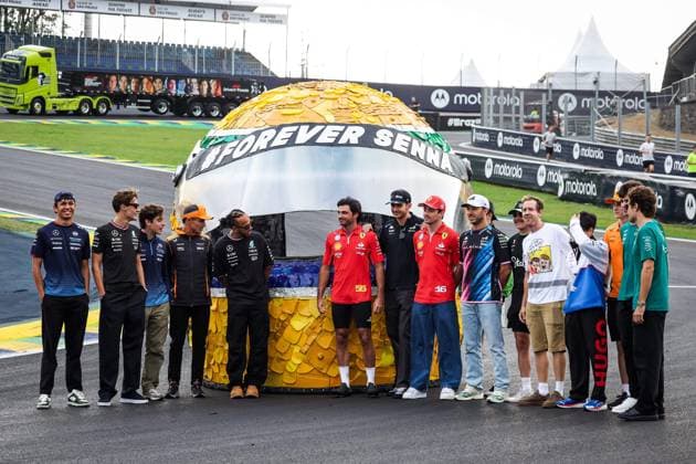 All drivers paying tribute to Ayrton Senna, with Sebastian Vettel, during the Formula 1 Grande Premio de Sao Paulo 2024, 21th round of the 2024 Formula One World Championship, WM, Weltmeisterschaft from November 1 to 3, 2024 on the Interlagos Circuit, in Sao Paulo, Brazil - F1 - SAO PAULO GRAND PRIX 2024 DPPI Panoramic  241031_R21_BRASILE_DP_FGDN4201