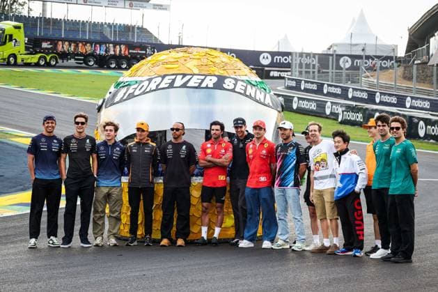 All drivers paying tribute to Ayrton Senna, with Sebastian Vettel, during the Formula 1 Grande Premio de Sao Paulo 2024, 21th round of the 2024 Formula One World Championship, WM, Weltmeisterschaft from November 1 to 3, 2024 on the Interlagos Circuit, in Sao Paulo, Brazil - F1 - SAO PAULO GRAND PRIX 2024 DPPI Panoramic  241031_R21_BRASILE_DP_FGDN4211