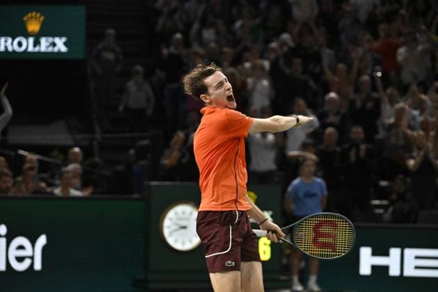 Tennis : Rolex Paris Masters 2024 - Ugo Humbert - France bat Carlos Alcaraz - Espagne Tennis : Rolex Paris Masters 2024 - Paris - 30 10 2024 ChrysleneCaillaud Panoramic 