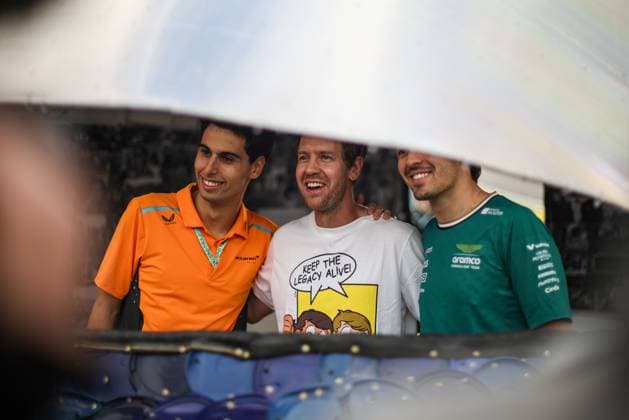 BORTOLETO Gabriel (bra) Mclaren young academy driver DRUGOVICH Felipe (bra), Aston Martin F1 Team AMR24, portrait at Senna Tribute with gigant replica Senna helmet, casque, created by local artists working with Sebastian Vettel and Senna Foundation during the Formula 1 Grande Premio de Sao Paulo 2024, 21th round of the 2024 Formula One World Championship, WM, Weltmeisterschaft from November 1 to 3, 2024 on the Interlagos Circuit, in Sao Paulo, Brazil - F1 - SAO PAULO GRAND PRIX 2024 DPPI Panoramic 241031_R21_BRASILE_DP_XB5_9553