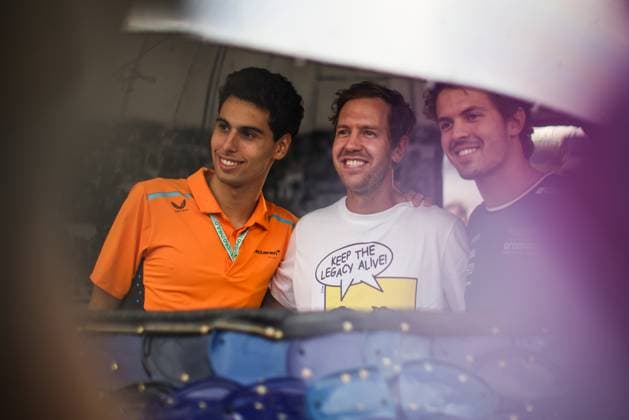BORTOLETO Gabriel (bra) Mclaren young academy driver DRUGOVICH Felipe (bra), Aston Martin F1 Team AMR24, portrait at Senna Tribute with gigant replica Senna helmet, casque, created by local artists working with Sebastian Vettel and Senna Foundation during the Formula 1 Grande Premio de Sao Paulo 2024, 21th round of the 2024 Formula One World Championship, WM, Weltmeisterschaft from November 1 to 3, 2024 on the Interlagos Circuit, in Sao Paulo, Brazil - F1 - SAO PAULO GRAND PRIX 2024 DPPI Panoramic 241031_R21_BRASILE_DP_XB5_9556