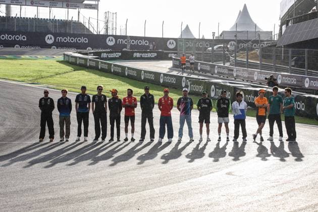 HAMILTON Lewis (gbr), Mercedes AMG F1 Team W15, portrait COLAPINTO Franco (arg), Williams Racing FW46, portrait ALBON Alexander (tha), Williams Racing FW46, portrait RUSSELL George (gbr), Mercedes AMG F1 Team W15, portrait NORRIS Lando (gbr), McLaren F1 Team MCL38, portrait SAINZ Carlos (spa), Scuderia Ferrari SF-24, portrait OCON Esteban (fra), Alpine F1 Team A524, portrait LECLERC Charles (mco), Scuderia Ferrari SF-24, portrait GASLY Pierre (fra), Alpine F1 Team A524, portrait BOTTAS Valtteri (fin), Stake F1 Team Kick Sauber C44, portrait ZHOU Guanyu (chi), Stake F1 Team Kick Sauber C44, portrait TSUNODA Yuki (jap), Visa Cash App RB F1 Team VCARB 01, portrait PIASTRI Oscar (aus), McLaren F1 Team MCL38, portrait STROLL Lance (can), Aston Martin F1 Team AMR24, portrait DRUGOVICH Felipe (bra), Aston Martin F1 Team AMR24, portrait at Senna Tribute with gigant replica Senna helmet, casque, created by local artists working with Sebastian Vettel and Senna Foundation during the Formula 1 Grande Premio de Sao Paulo 2024, 21th round of the 2024 Formula One World Championship, WM, Weltmeisterschaft from November 1 to 3, 2024 on the Interlagos Circuit, in Sao Paulo, Brazil - F1 - SAO PAULO GRAND PRIX 2024 DPPI Panoramic 241031_R21_BRASILE_DP_XB3_0024