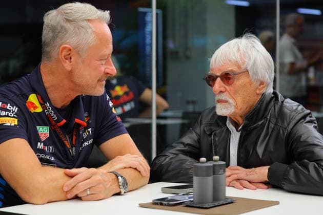 31 10 2024, Autodromo Jose Carlos Pace, Interlagos, FORMULA 1 LENOVO GRANDE PREMIO DE SAO PAULO 2024 , pictured Bernie Ecclestone in conversation with team manager Jonathan Wheatley Red Bull Racing Photo by Hasan Bratic DeFodi Images not used in POL SRB CRO FRA GBR NED ITA USA Defodi 506 20241031 hbr 0034 Defodi-506 not used in POL SRB CRO FRA GBR NED ITA USA