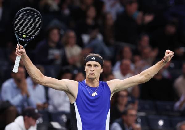 (241101) -- PARIS, Nov. 1, 2024 -- Alexander Zverev of Germany celebrates victory after the singles round of 16 match between Alexander Zverev of Germany and Arthur Fils of France at Paris ATP, Tennis Herren Masters 1000 tennis tournament in Paris, France, Oct. 31, 2024. ) (SP)FRANCE-PARIS-TENNIS-ATP-MASTERS GaoxJing 