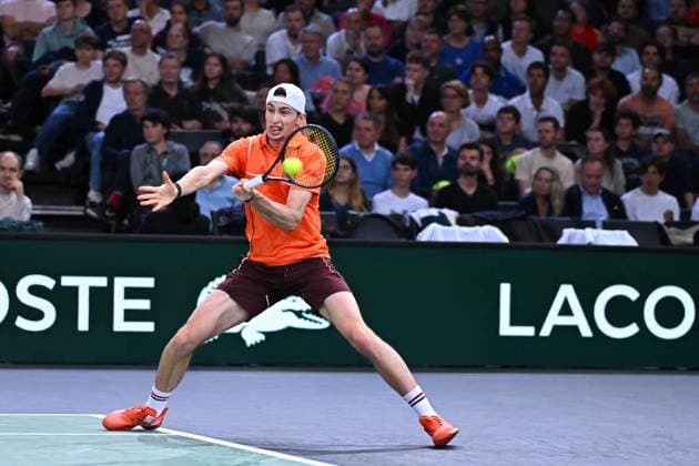 Rolex Paris Masters - Humbert Defeats Alcaraz Ugo Humbert (FRA) during his third round at the 2024 Rolex Paris Masters at the Accor Arena in Paris, France, on October 31, 2024. Photo by Corinne Dubreuil ABACAPRESS.COM Paris France  Copyright: xDubreuilxCorinne ABACAx