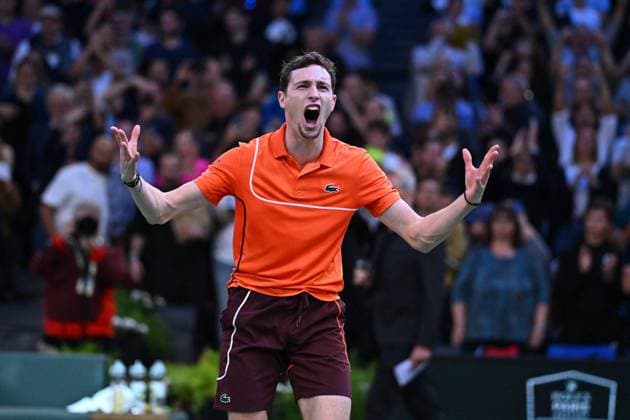 Sport Bilder des Tages Rolex Paris Masters - Humbert Defeats Alcaraz Ugo Humbert (FRA) during his third round at the 2024 Rolex Paris Masters at the Accor Arena in Paris, France, on October 31, 2024. Photo by Corinne Dubreuil ABACAPRESS.COM Paris France  Copyright: xDubreuilxCorinne ABACAx