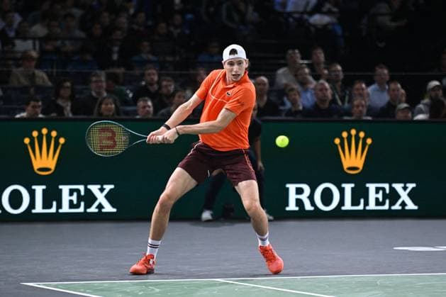 Rolex Paris Masters - Humbert Defeats Alcaraz France s Ugo Humbert during the round of 16 against Spanish tennis player, Carlos Alcaraz, at the Rolex Paris Masters in Bercy on October 31, 2024 in Paris, France. Photo by Tomas Stevens ABACAPRESS.COM Paris France  Copyright: xStevensxTomas ABACAx