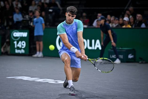 Rolex Paris Masters - Humbert Defeats Alcaraz Spain s Carlos Alcaraz during the round of 16 against French tennis player, Ugo Humbert, at the Rolex Paris Masters in Bercy on October 31, 2024 in Paris, France. Photo by Tomas Stevens ABACAPRESS.COM Paris France  Copyright: xStevensxTomas ABACAx