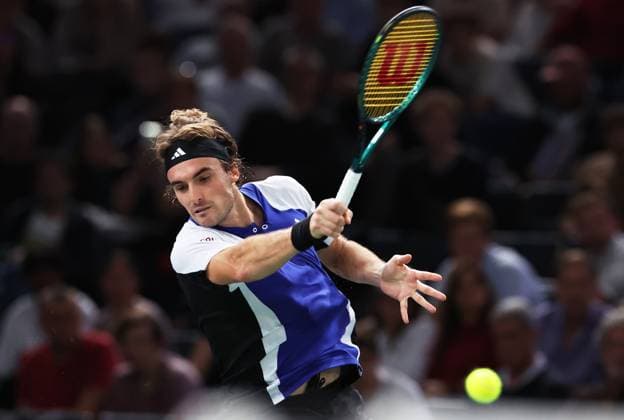 (241101) -- PARIS, Nov. 1, 2024 -- Stefanos Tsitsipas of Greece hits a return during the singles round of 16 match between Stefanos Tsitsipas of Greece and Francisco Cerundolo of Argentina at Paris ATP, Tennis Herren Masters 1000 tennis tournament in Paris, France, Oct. 31, 2024. ) (SP)FANCE-PARIS-TENNIS-ATP-MASTERS GaoxJing 