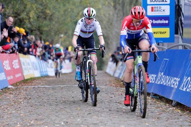 X2O Badkamers Trofee cyclocross - Koppenbergcross 2024 OUDENAARDE, BELGIUM - NOVEMBER 01 : Van Empel Fem (NED) of Visma Lease A Bike and Brand Lucinda (NED) of Baloise Trek Lions during the Koppenbergcross, the first leg of the women elite X2O Badkamers Trofee cyclocross series 2024-2025 in Oudenaarde, Belgium, 01 11 2024 Oudenaarde Belgium  Copyright: xJanxDexMeuleneirx