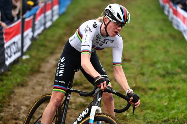 Dutch Fem Van Empel pictured in action during the women elite race of the Koppenbergcross, the first race (out of eight) of the X2O Badkamers trophy cyclocross competition, in Melden, Oudenaarde, on Friday 01 November 2024. DAVIDxPINTENS  x104265730x