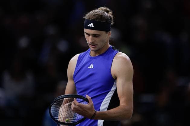 ROLEX PARIS MASTERS TENNIS 2024 Paris, 01 11 2024 Tennis Rolex Paris Masters 2024, Alexander Zverev GER Stefanos Tsitsipas GRE v l , Alexander Zverev GER pensive Copyright: AntonioxBorga