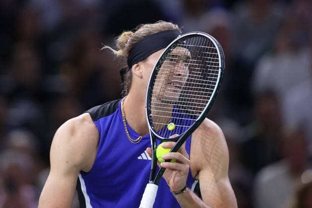 ROLEX PARIS MASTERS TENNIS 2024 Thierry Larret Maxppp. Tennis. Rolex Paris Masters. Accorhotels Arena, Paris (75), Le 1er Novembre 2024. Quart de finale : Alexander ZVEREV (GER) vs Stefanos TSITSIPAS (GRE) Paris (75) ACCORHOTELS ARENA ILE DE FRANCE FRANCE  Copyright: xMAXPPPxThierryxLarretx TL_20241101_9008 0777563100st