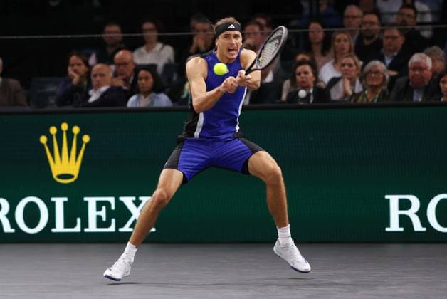 ROLEX PARIS MASTERS TENNIS 2024 Thierry Larret Maxppp. Tennis. Rolex Paris Masters. Accorhotels Arena, Paris (75), Le 1er Novembre 2024. Quart de finale : Alexander ZVEREV (GER) vs Stefanos TSITSIPAS (GRE) Paris (75) ACCORHOTELS ARENA ILE DE FRANCE FRANCE  Copyright: xMAXPPPxThierryxLarretx TL_20241101_9024 0777563203st