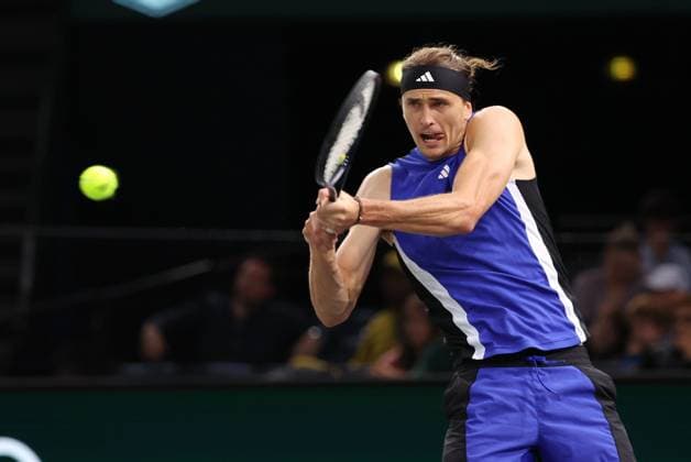 ROLEX PARIS MASTERS TENNIS 2024 Thierry Larret Maxppp. Tennis. Rolex Paris Masters. Accorhotels Arena, Paris (75), Le 1er Novembre 2024. Quart de finale : Alexander ZVEREV (GER) vs Stefanos TSITSIPAS (GRE) Paris (75) ACCORHOTELS ARENA ILE DE FRANCE FRANCE  Copyright: xMAXPPPxThierryxLarretx TL_20241101_9029 0777563444st