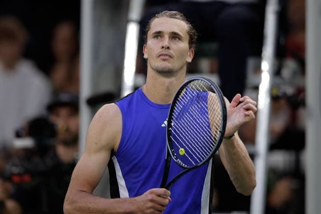 ROLEX PARIS MASTERS TENNIS 2024 Paris, 01 11 2024 Tennis Rolex Paris Masters 2024, Alexander Zverev GER Stefanos Tsitsipas GRE v l , Alexander Zverev GER cheers after the end of the match thanks the fans, thanks, thanks Copyright: AntonioxBorga