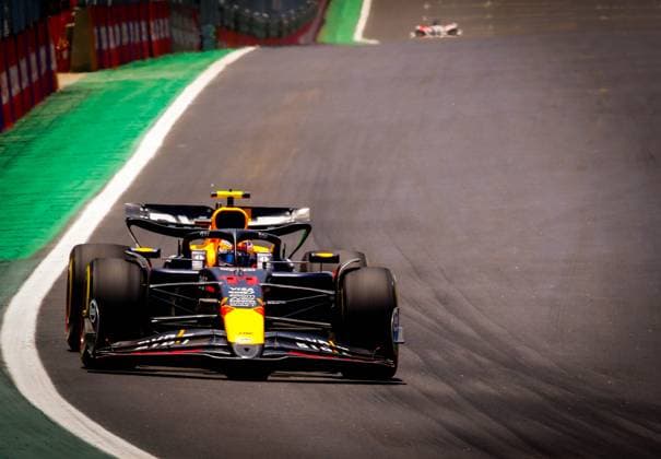 Primeiro dia de treino GP F1 de São Paulo SÃO PAULO, SP - 01.11.2024: PRIMEIRO DIA DE TREINO GP F1 DE SÃO PAULO - This Friday (01) at the Interlagos racetrack, in the south of the capital of São Paulo, the first day of training for the 2024 Lenovo Formula 1 Grand Prix of São Paulo will take place. In the photo, the driver, Sergio Pérez 11, RED BULL. (Photo: Aloisio Mauricio Fotoarena) x2643705x  AloisioxMauricio